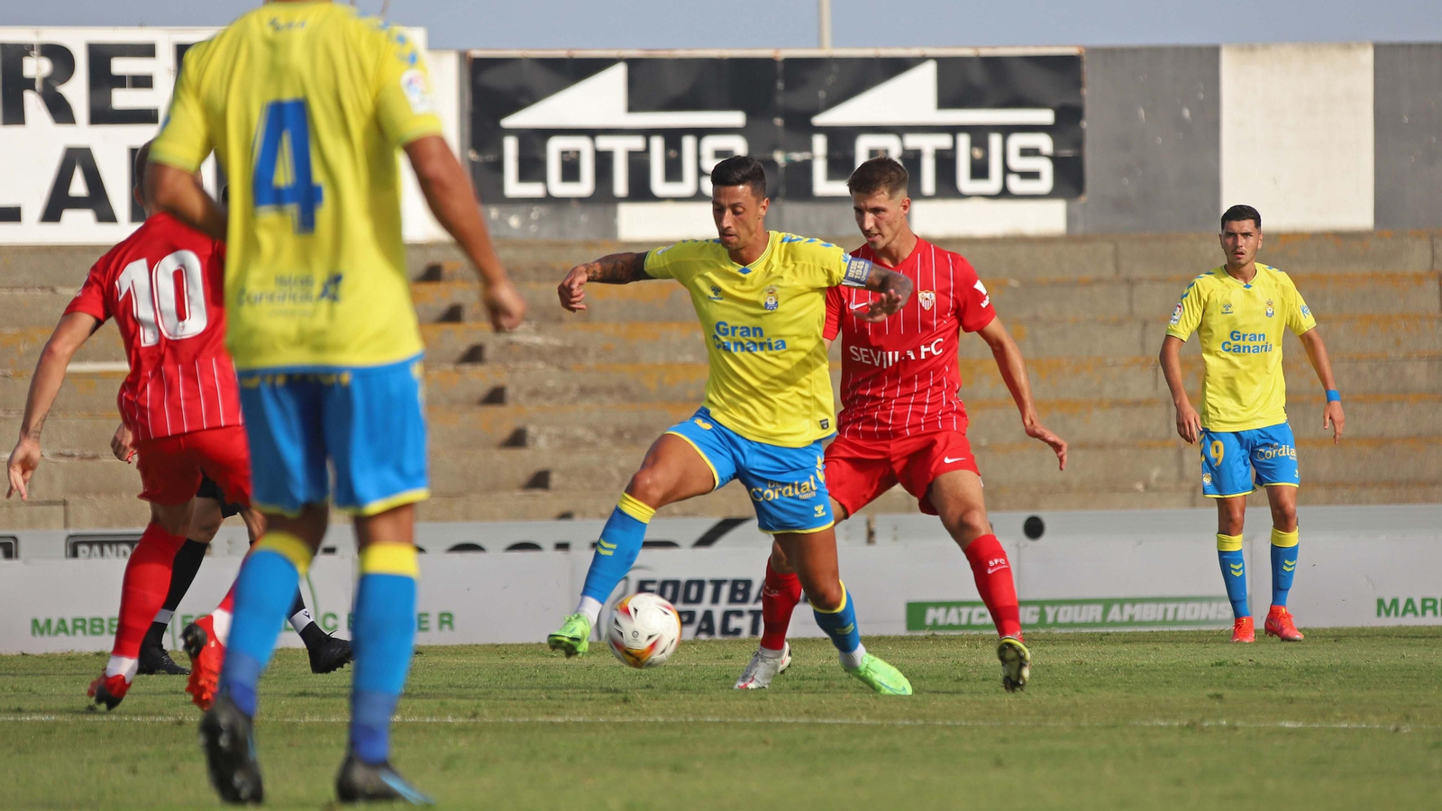Las mejores fotos del Sevilla - Las Palmas en La Línea