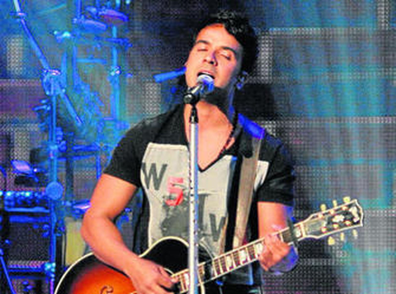 Luis Fonsi recala en Málaga con 'Palabras del silencio'