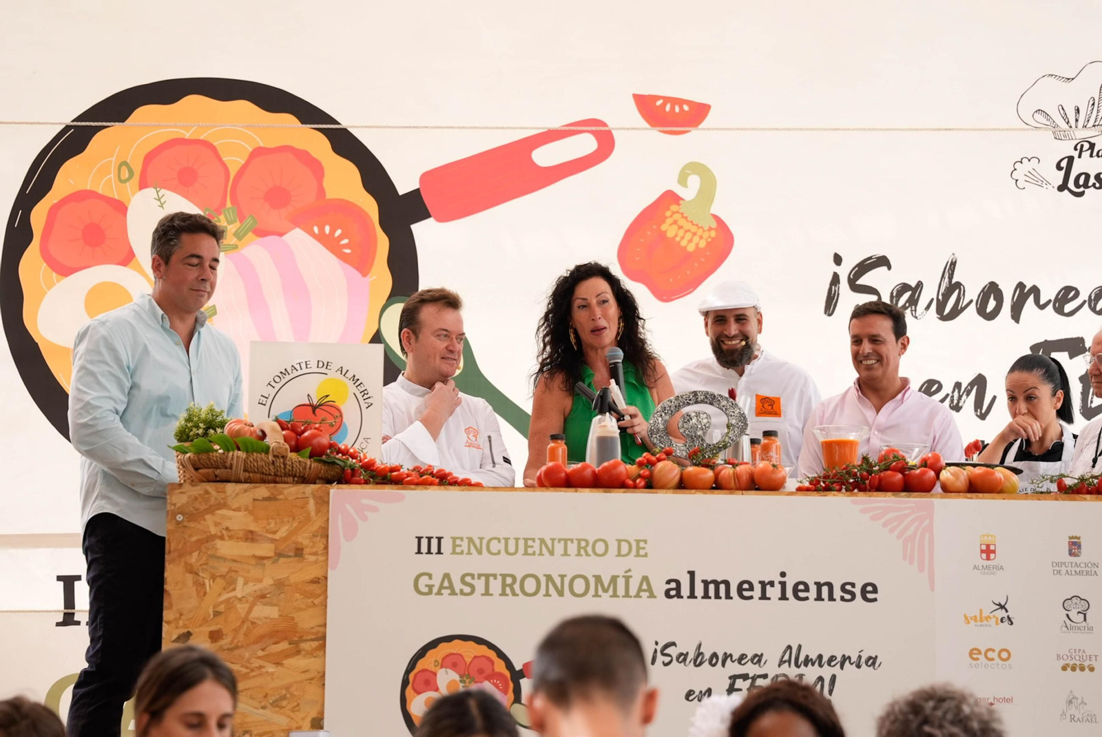 La Cofradía del Tomate y la semifinal del concurso gastronómico de la Feria de Almería, en imágenes