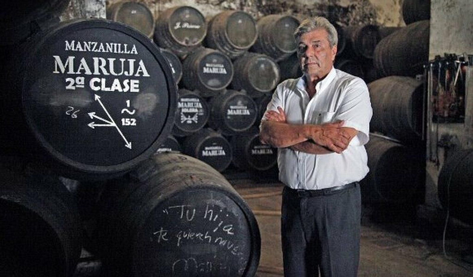 El empresario bodeguero Juan Piñero, en su bodega de Sanlúcar junto a botas de 'Manzanilla Maruja'. El empresario bodeguero Juan Piñero, en su bodega de Sanlúcar junto a botas de 'Manzanilla Maruja'.