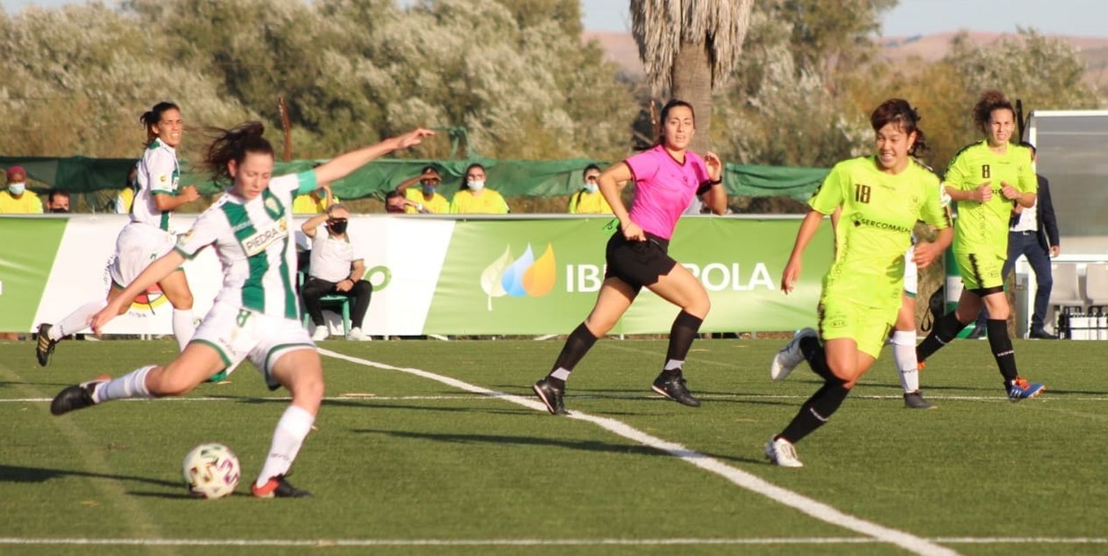 Encarni golpea ante la presencia de Ayaka en el derbi disputado en la Ciudad Deportiva.