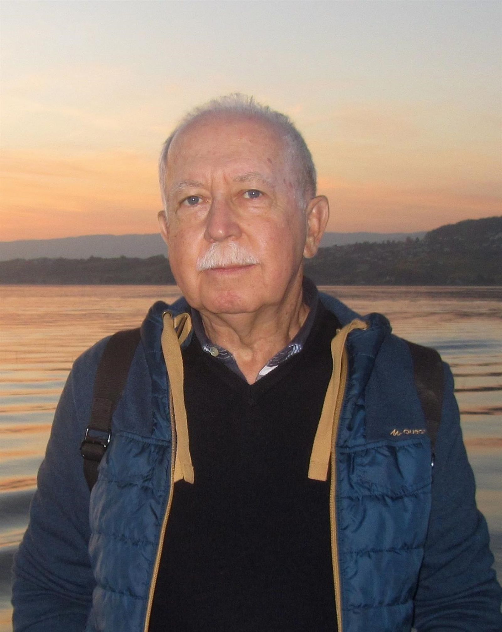 1. José María Rodríguez López, autor de la historia creada a beneficio de AFA Huelva. 2. El joven ilustrador Manuel Caliani es el autor de las imágenes que complementan el texto. 3. Portada de 'Diario de Juan Marioneta' (Niebla).