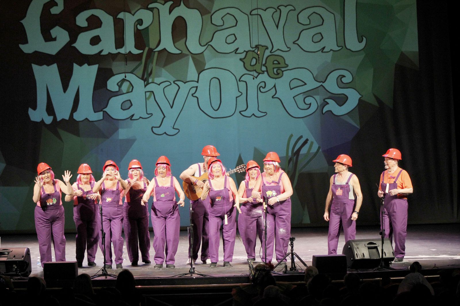 Uno de los grupos participantes en el Carnaval de los Mayores.