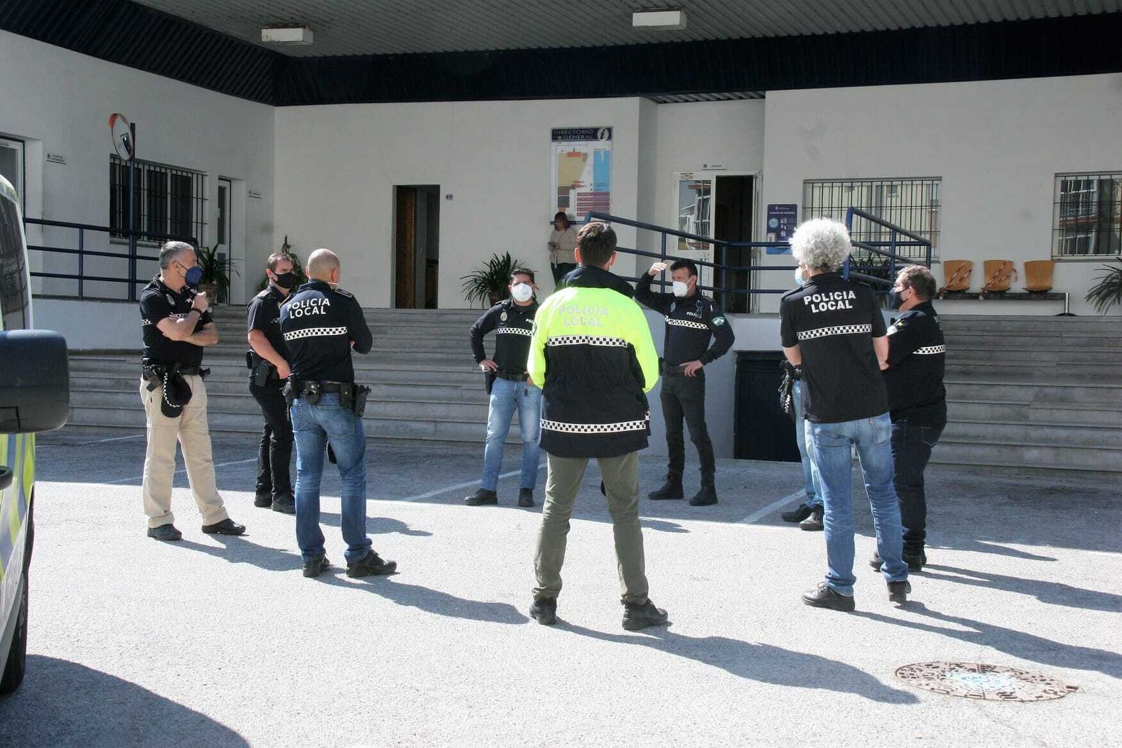 Los policías locales, ante la Jefatura sin los pantalones reglamentarios.