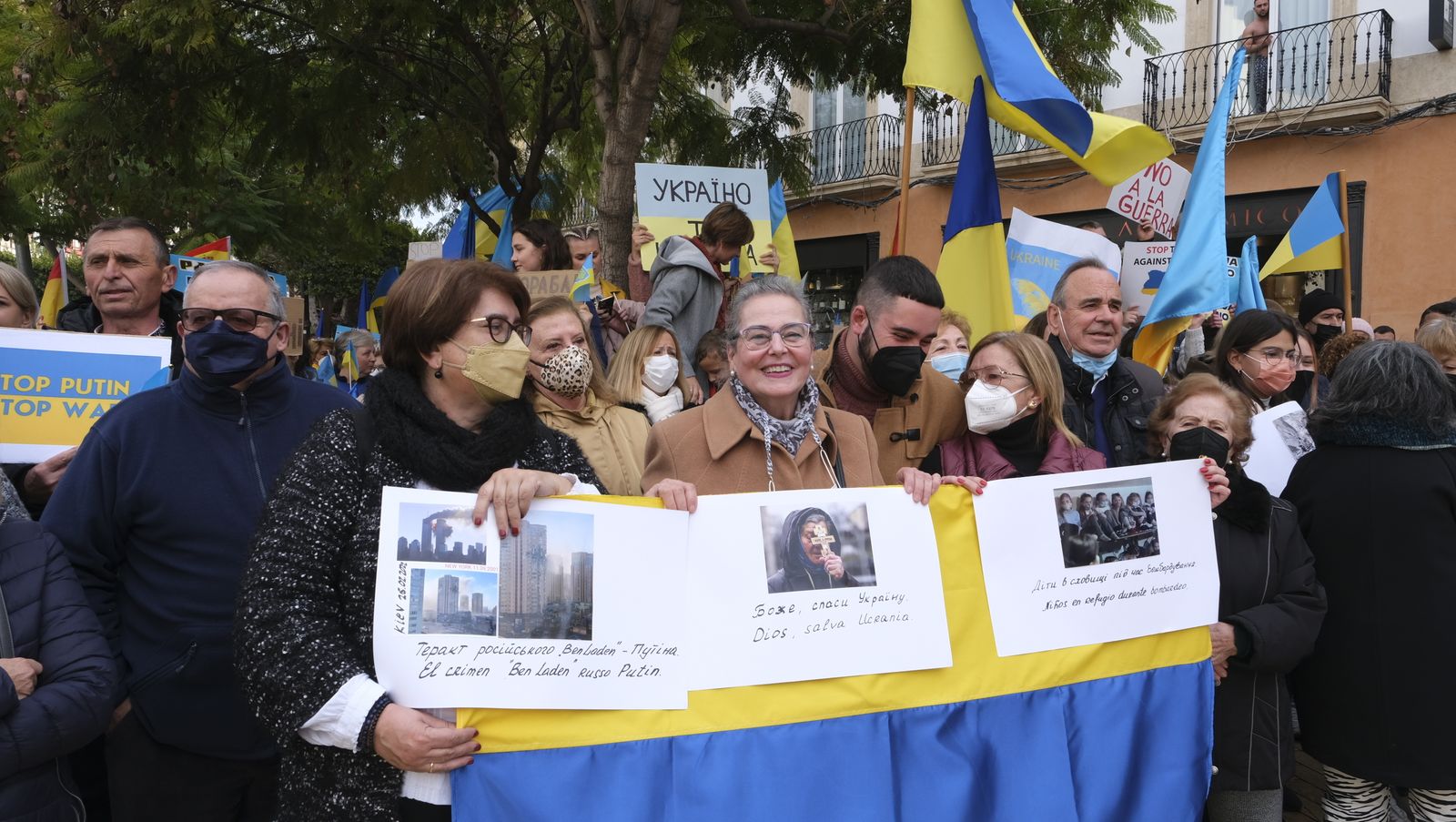 Fotogalería de las protestas contra la invasión rusa en Ucrania. Almería.