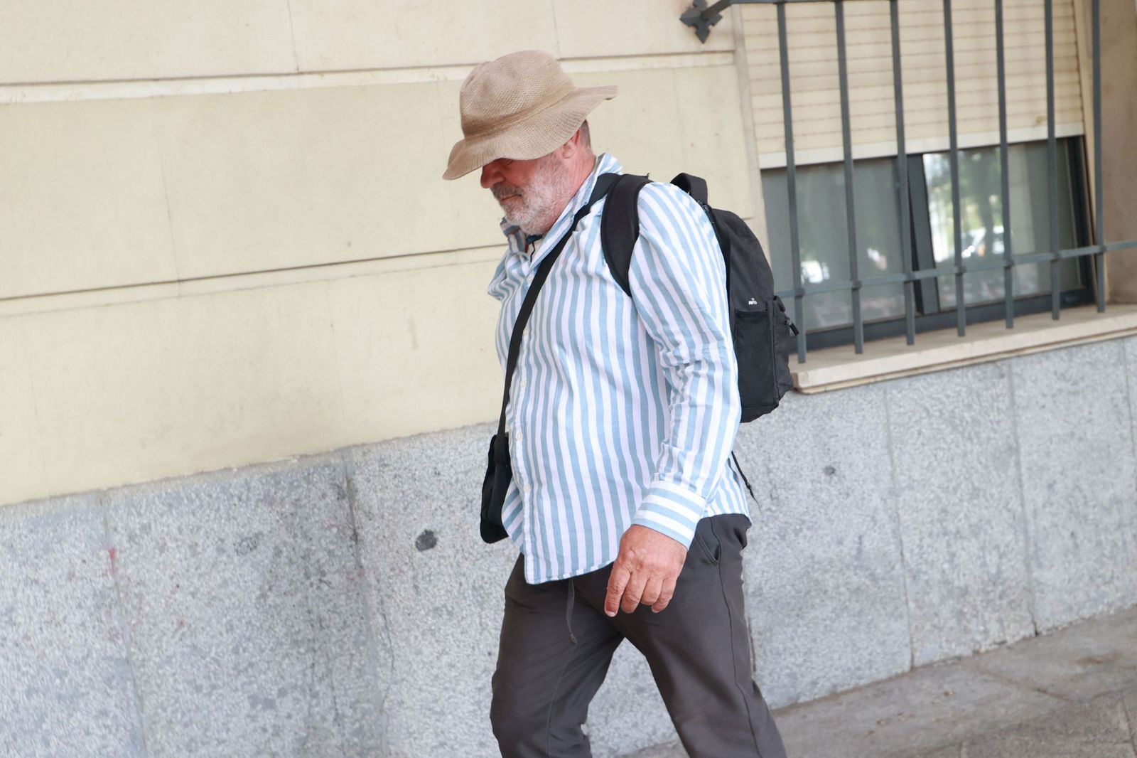 Juan Lanzas, a su llegada a los juzgados de Sevilla en una de las sesiones del caso Surcolor.