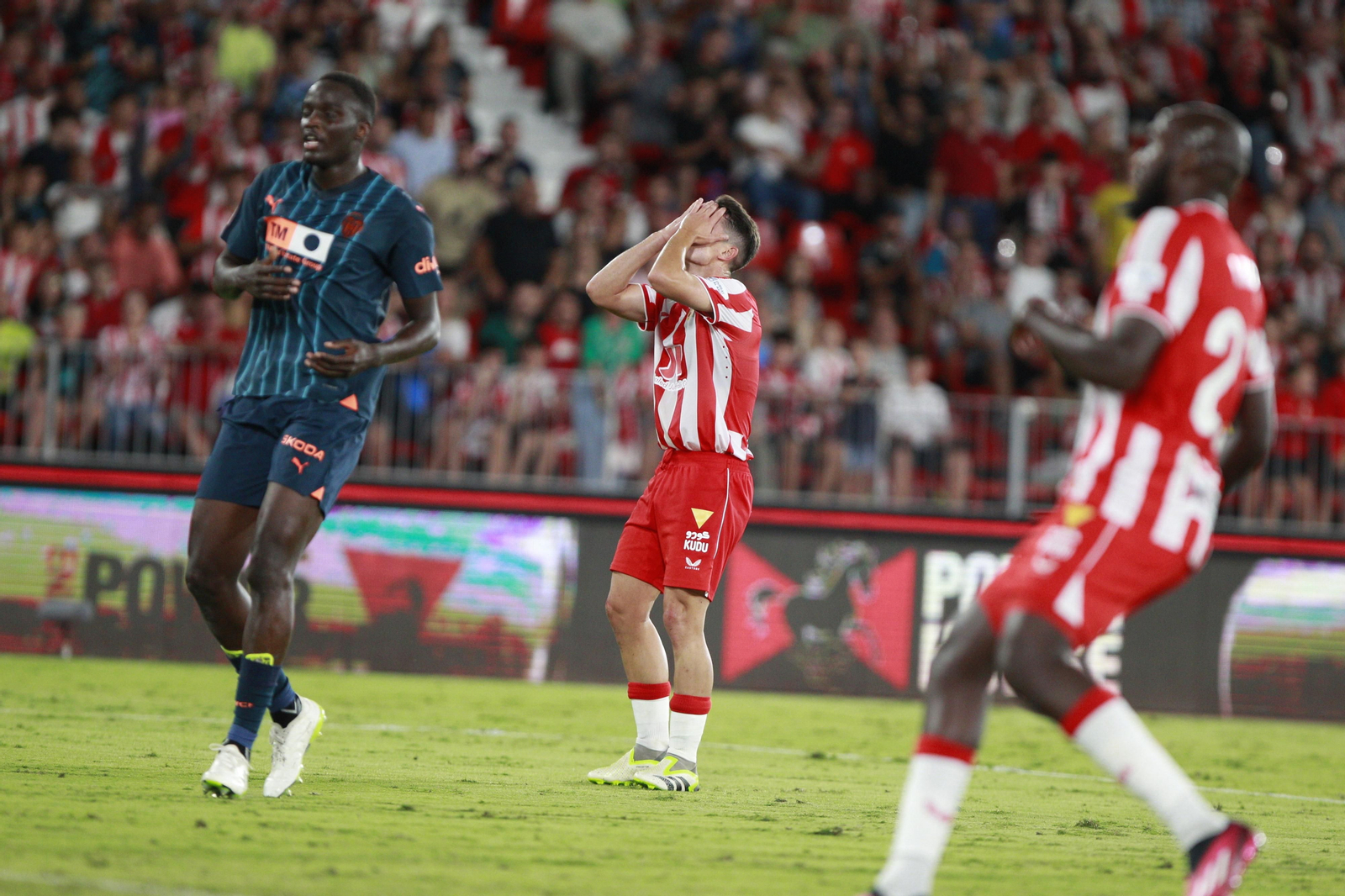 Imágenes del partido de La Liga Ea Sports U.D. Almería-Valencia C.F.