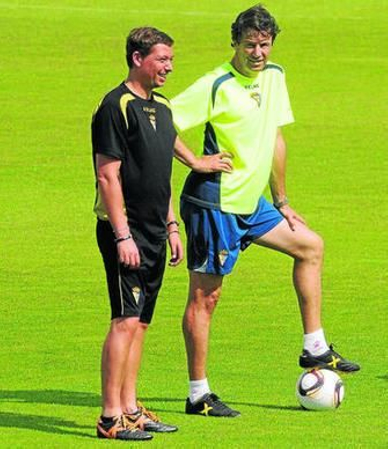 Juanma Carrillo (i), junto a Jose González en el entrenamiento de ayer.