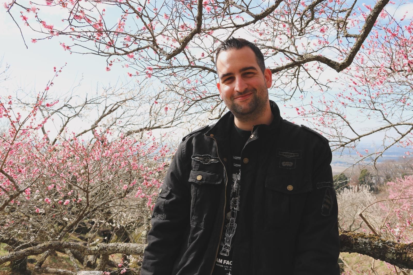 David Valladares, en un bosque de cerezos de Japón.