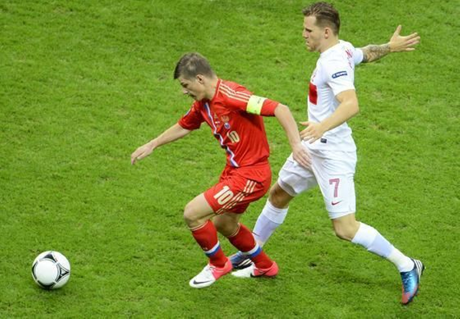 Polonia y Rusia empatan 1-1 en un partido loco en el que cualquiera pudo ganar.

Foto: EFE