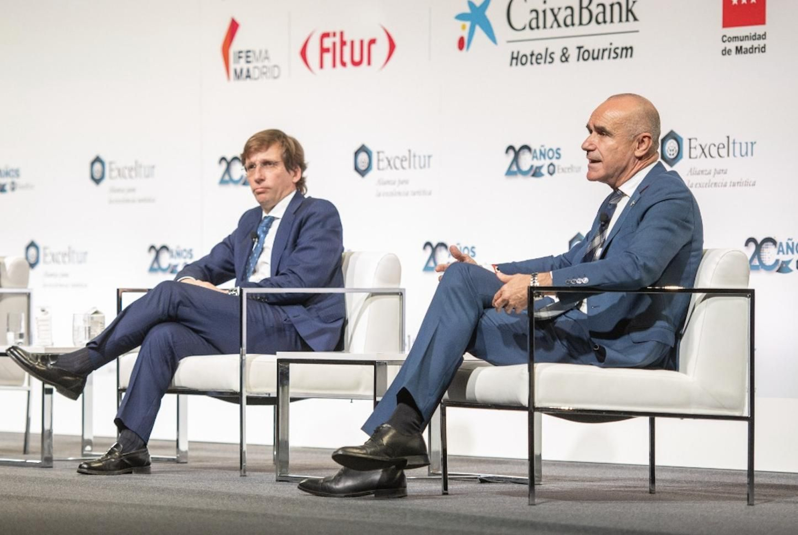 El alcalde de Sevilla, Antonio Muñoz, interviene en el Foro Exceltur junto al alcalde de Madrid, José Luis Martínez-Almeida.