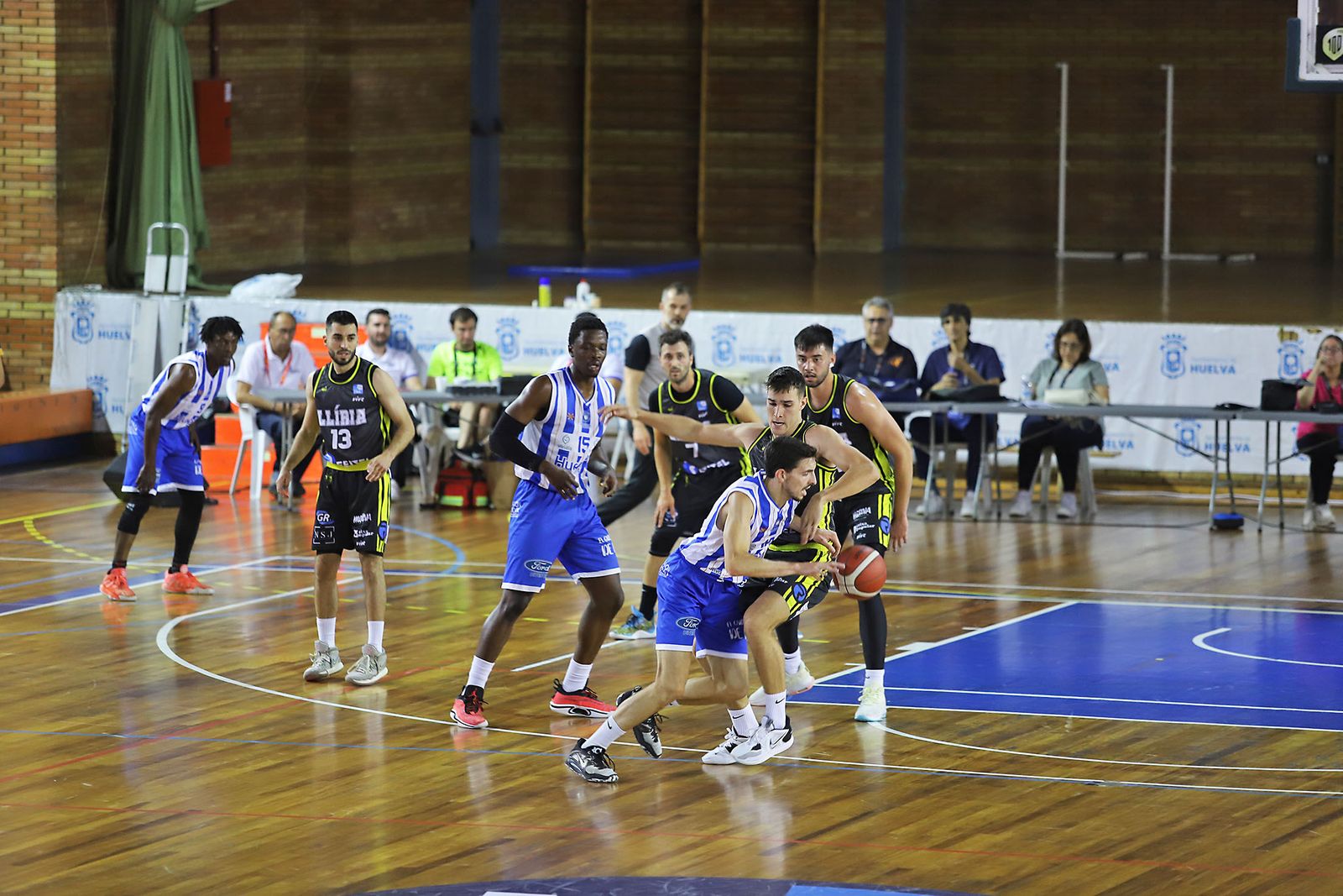 Imágenes de la Primera jornada de la fase final a LEB Plata: Huelva Comercio Viridis vs Refitel Basket Lliria