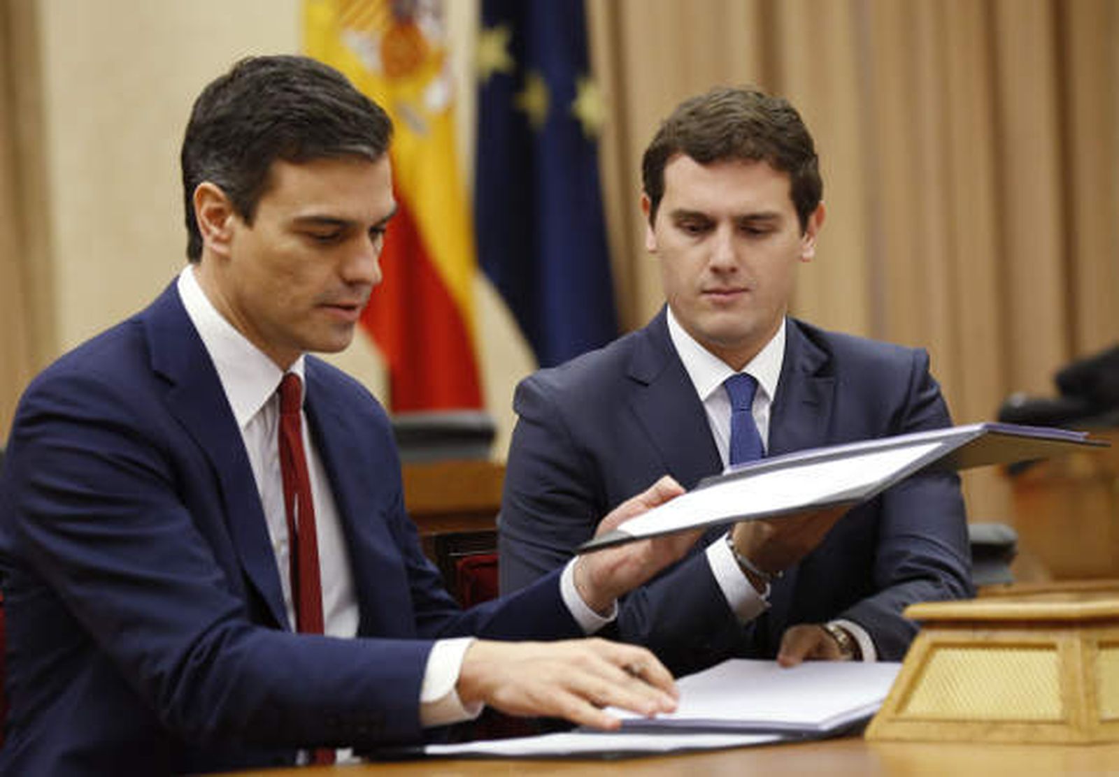 Sánchez y Rivera firman el pacto para un gobierno "reformista y de progreso"