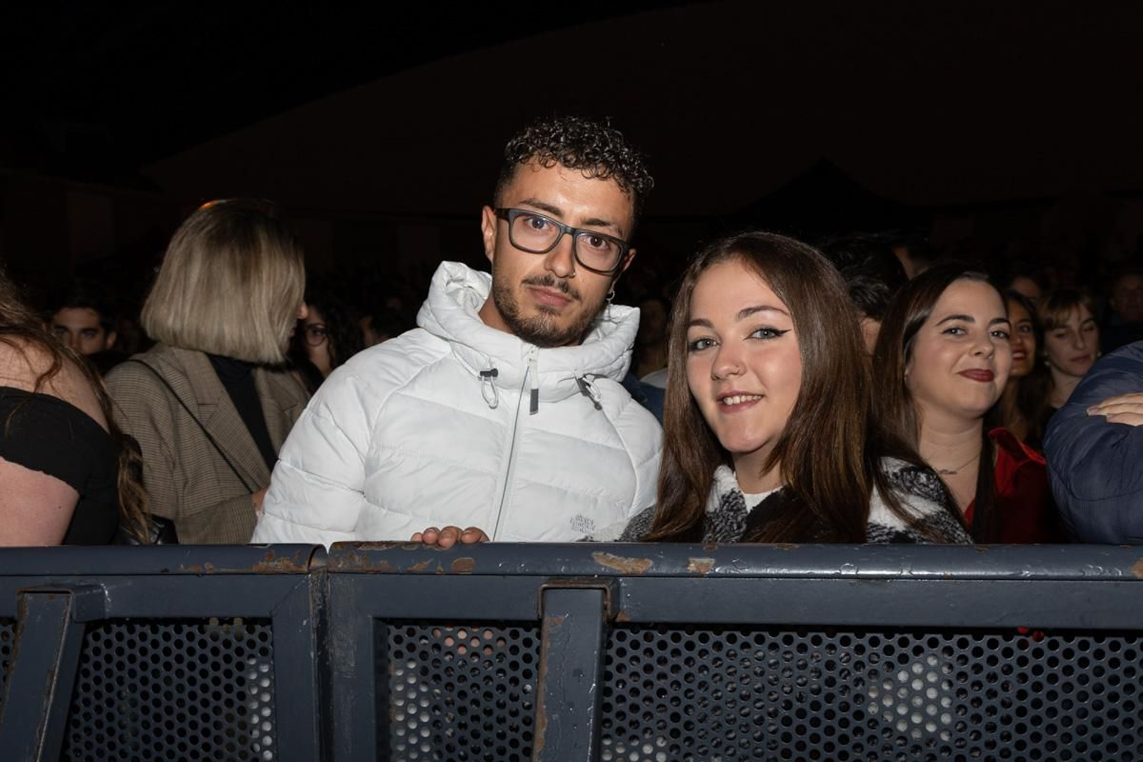 Feria de noche de San Lucas, Concierto de La Plazuela y La Mona Chita Rock, en imágenes