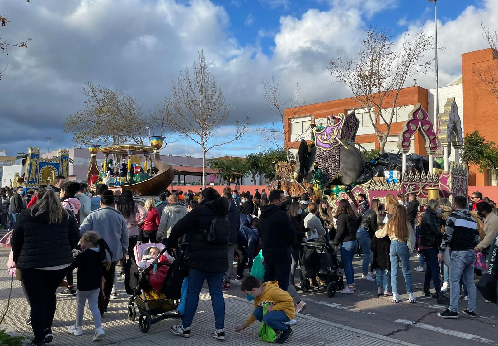 Imágenes de las cabalgatas de Reyes en Cartaya, Isla Cristina, Ayamonte y Punta Umbría