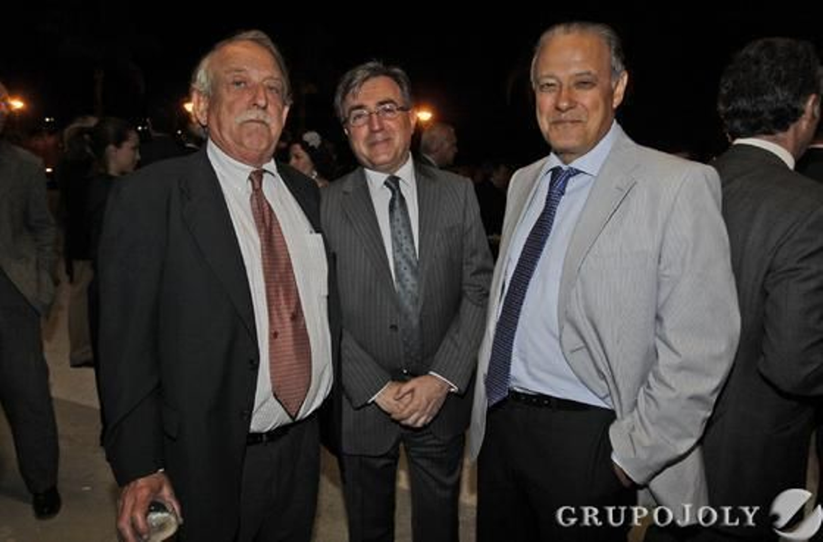 El abogado Jesús Bores, Ignacio Martínez, director adjunto del Grupo Joly, y el ex consejero de la Junta Ángel Ojeda.

Foto: Antonio Pizarro/Juan Carlos Vázquez/Victoria Hidalgo/ Manuel Gómez