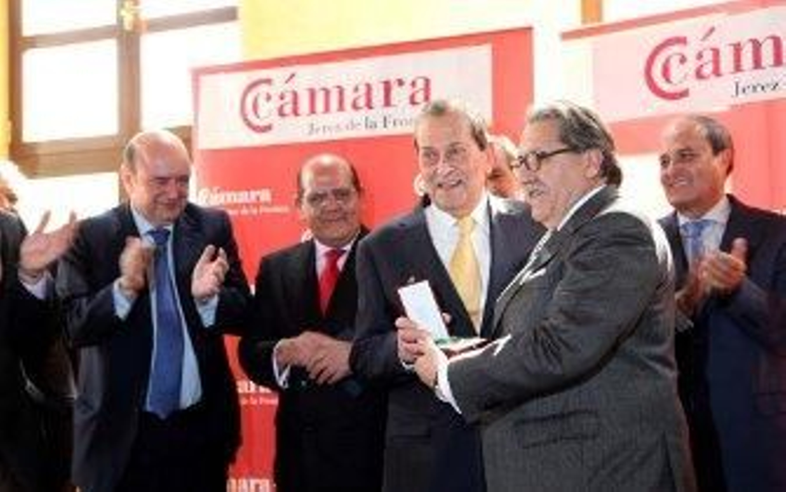 Las Cámaras otorgan su más alto reconocimiento a Jesús Medina