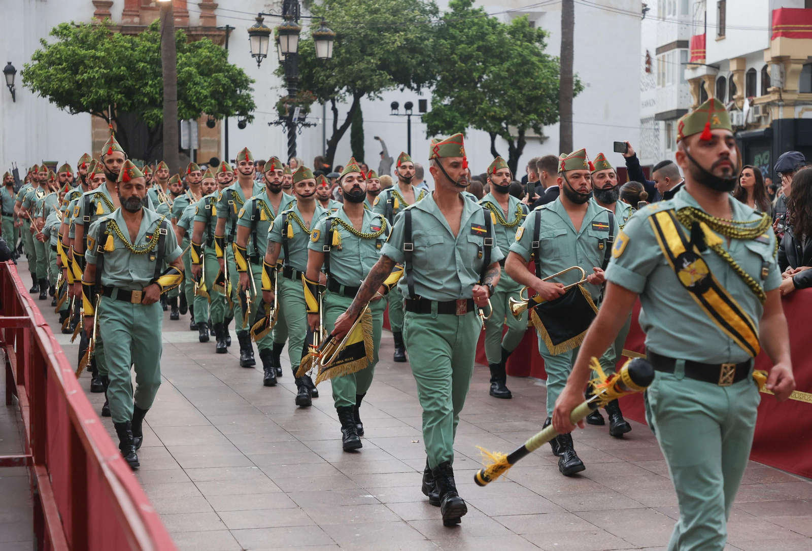 Fotos del Lunes Santo en Algeciras: Desfile de la Legión