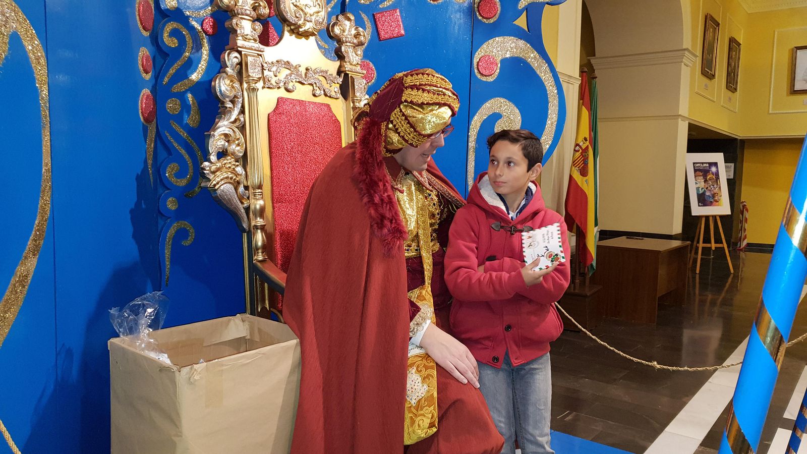 El Cartero Real recoge las cartas de los niños, en una imagen de pasadas navidades.