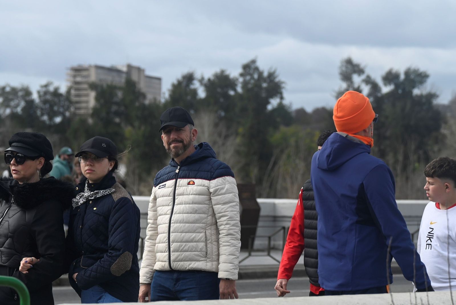 Las calles de Córdoba se llenan de gente con la tregua de la lluvia, en imágenes
