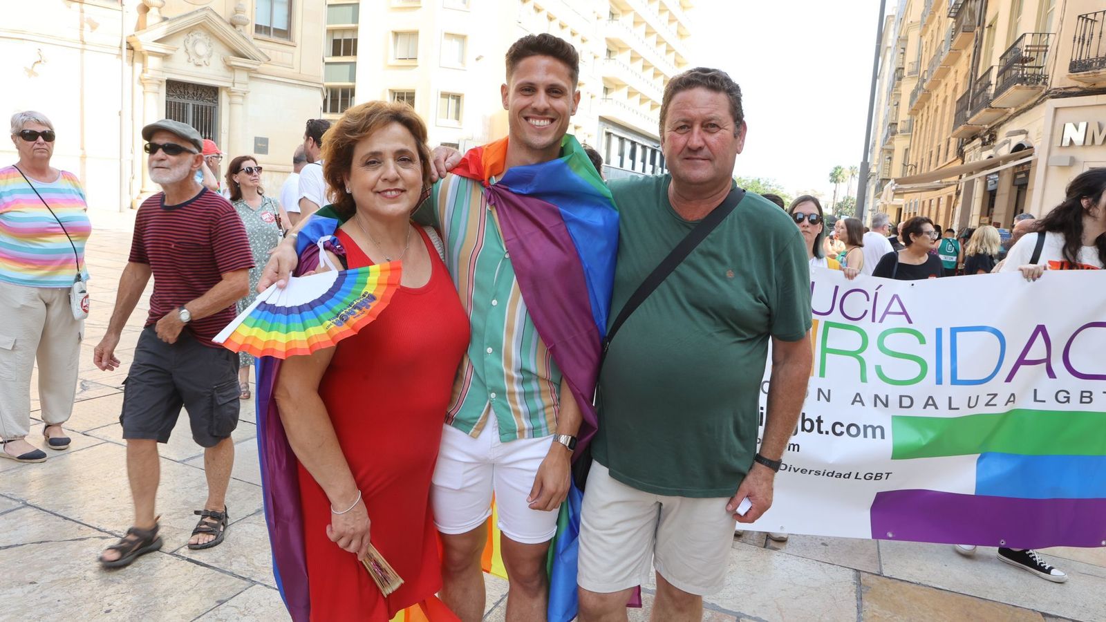 Antonio junto a sus padres, en la manifestación.