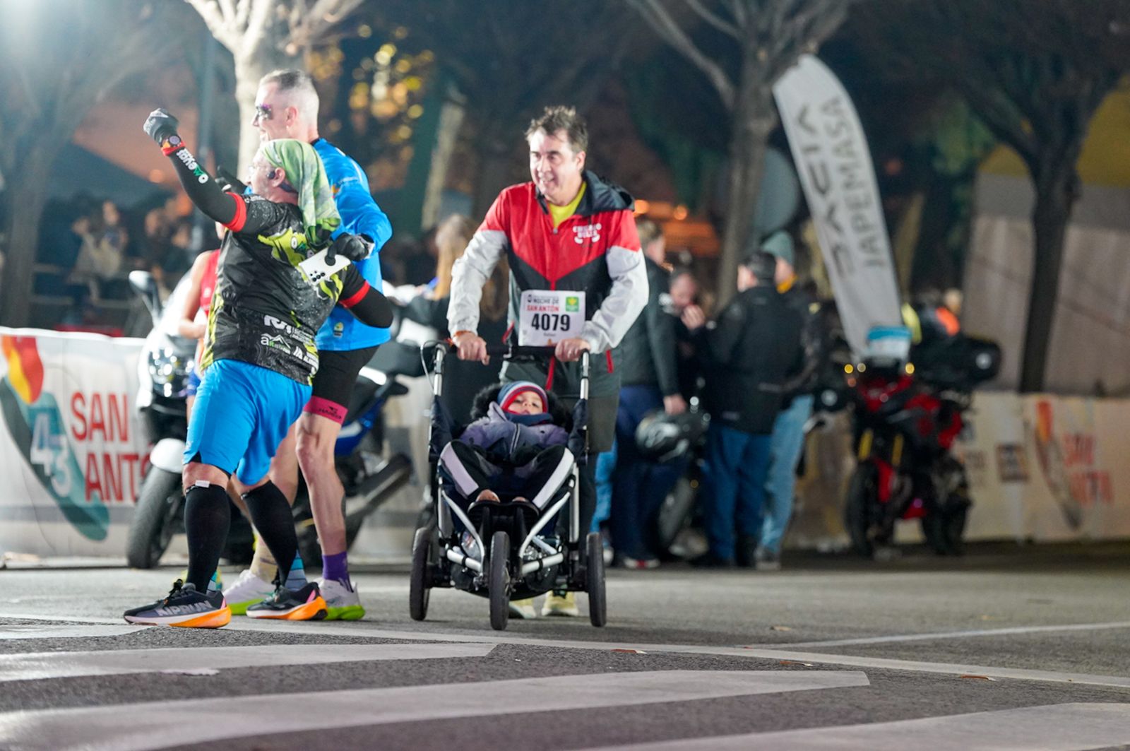 En imágenes: búscate en tu llegada a meta de la Carrera de San Antón 2026 (4)