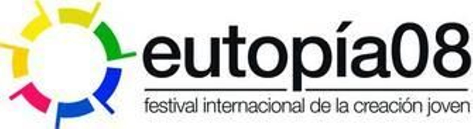 Andrés Calamaro, con algunos de sus acompañantes, en una de las primeras canciones que interpretó ayer en Córdoba.