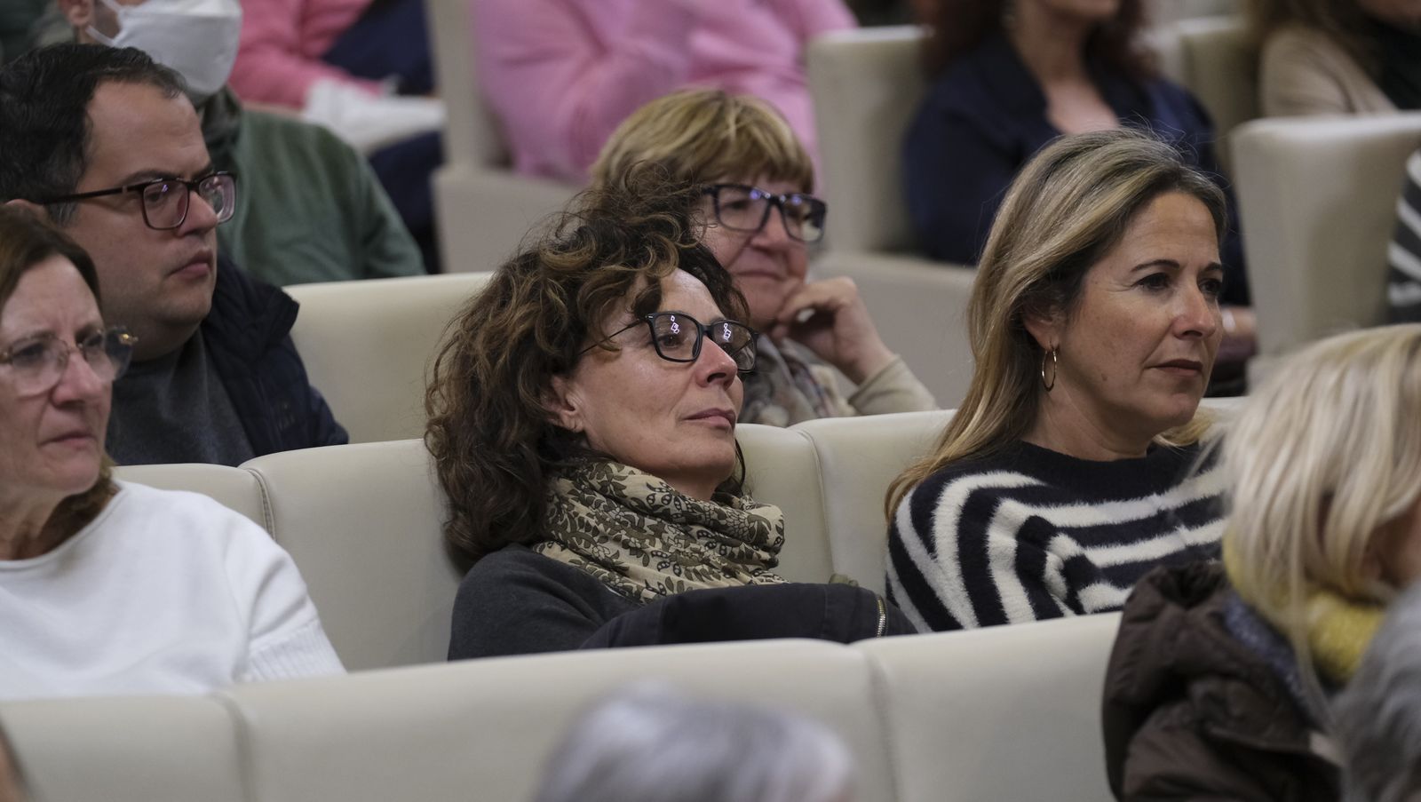 Imágenes del Diario de los Libros con la escritora ganadora del Premio Planeta 2022, Luz Gabás