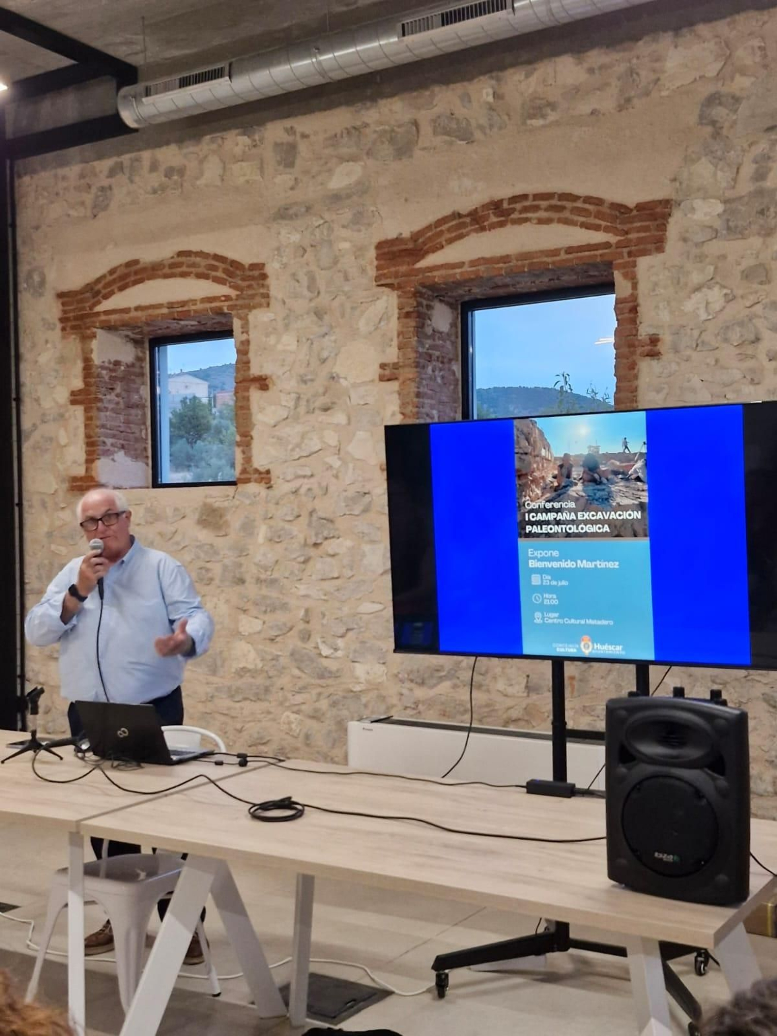 El profesor Bienvenido Martínez, durante la presentación de los trabajos realizados.