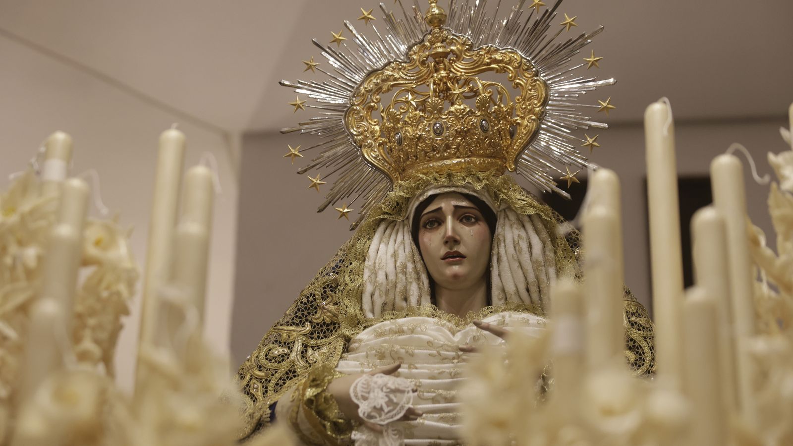 Preparativos en las iglesias de Algeciras para la Magna Mariana, en imágenes