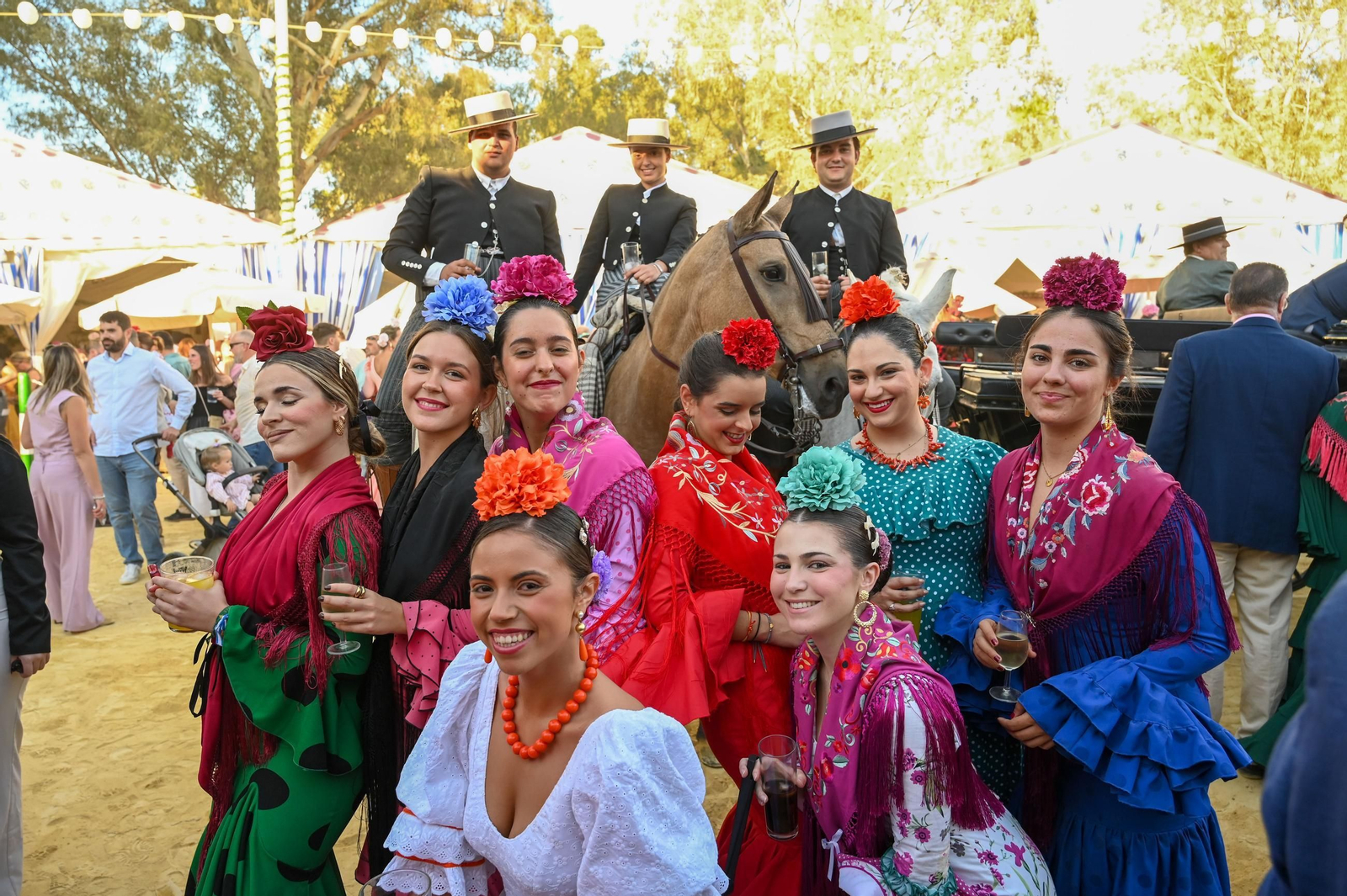 Imágenes del ambiente nocturno del 11 de octubre en la Feria del Caballo 2025
