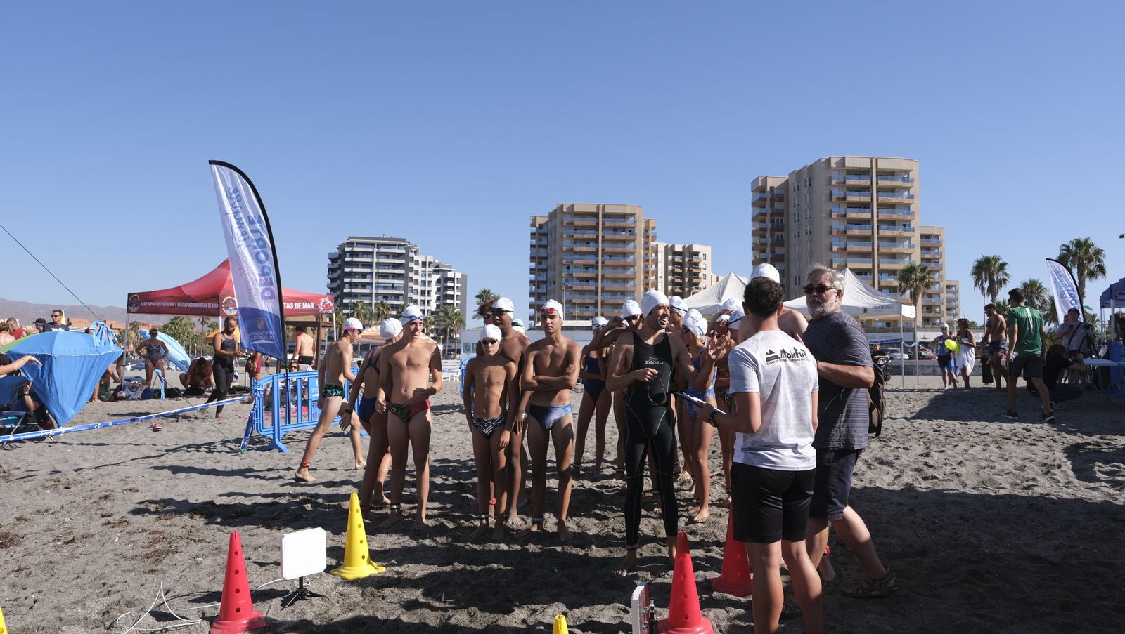 Imágenes de la travesía a nado de la Feria de Almería 2022