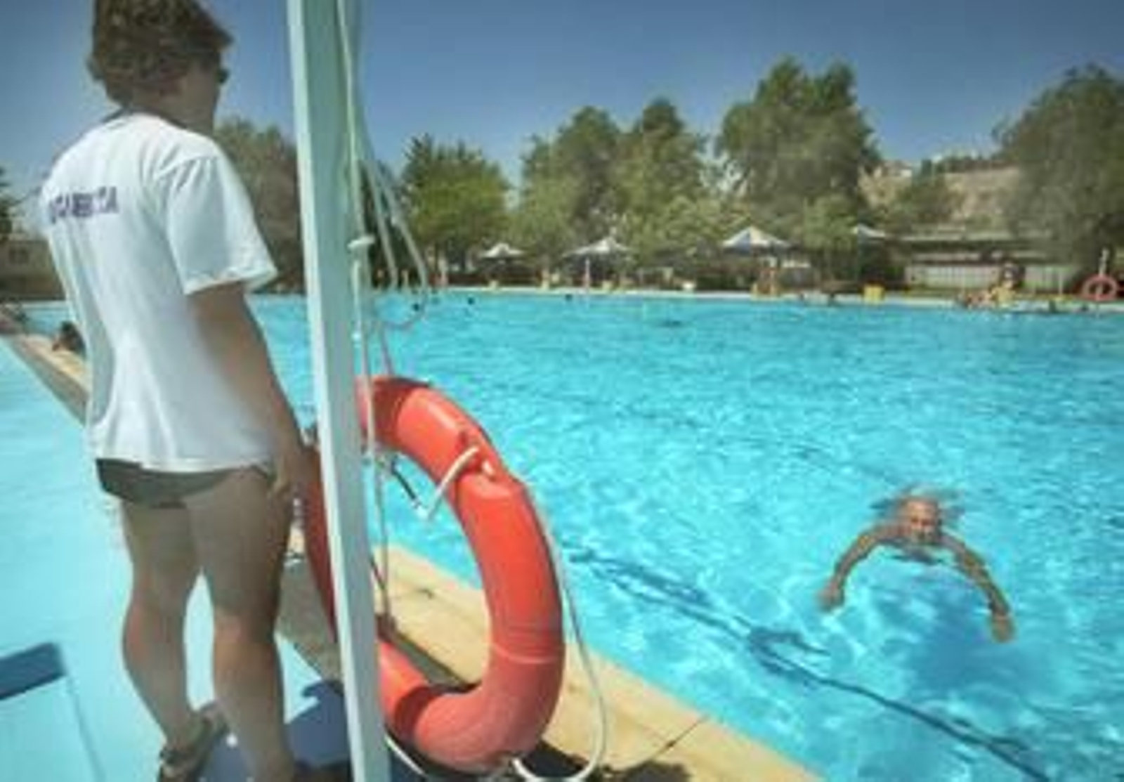 ¿Qué pueblos de Granada no abrirán sus piscinas municipales este verano?