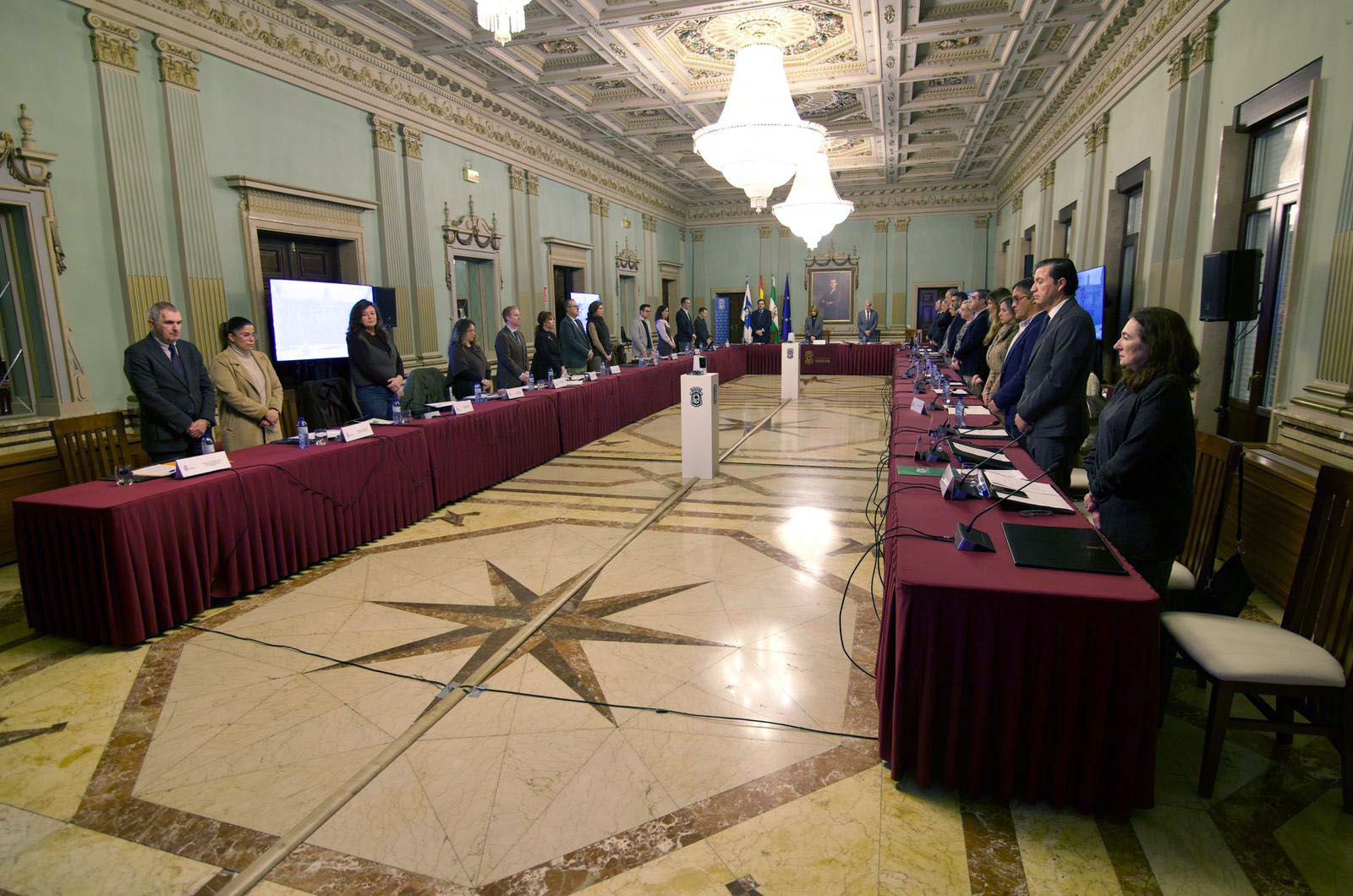 Las fotografías del pleno extraordinario en el Ayuntamiento de Huelva por la concesión de distinciones y honores de la Ciudad de Huelva