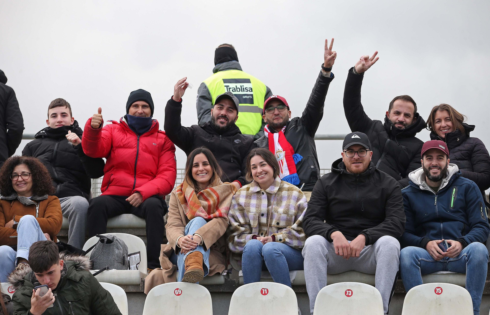 Fotos de la afición durante el Algeciras - Badajoz en el Nuevo Mirador