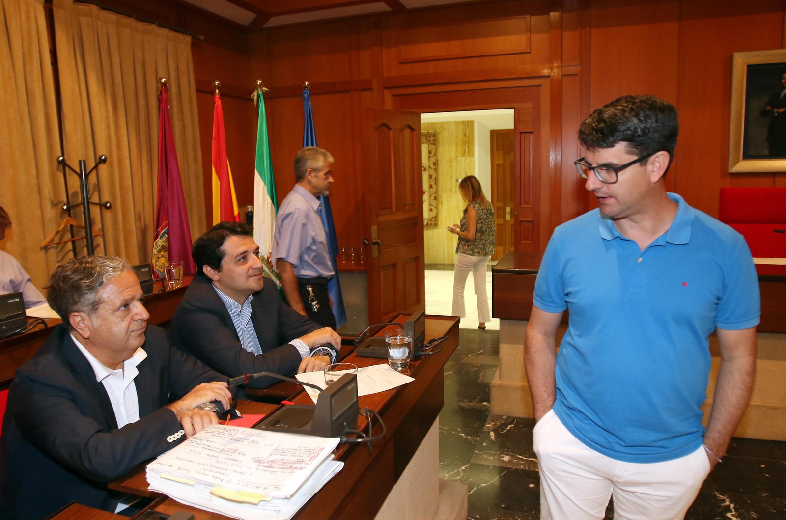 Salvador Fuentes, José María Bellido y Pedro García ayer, en el Pleno.