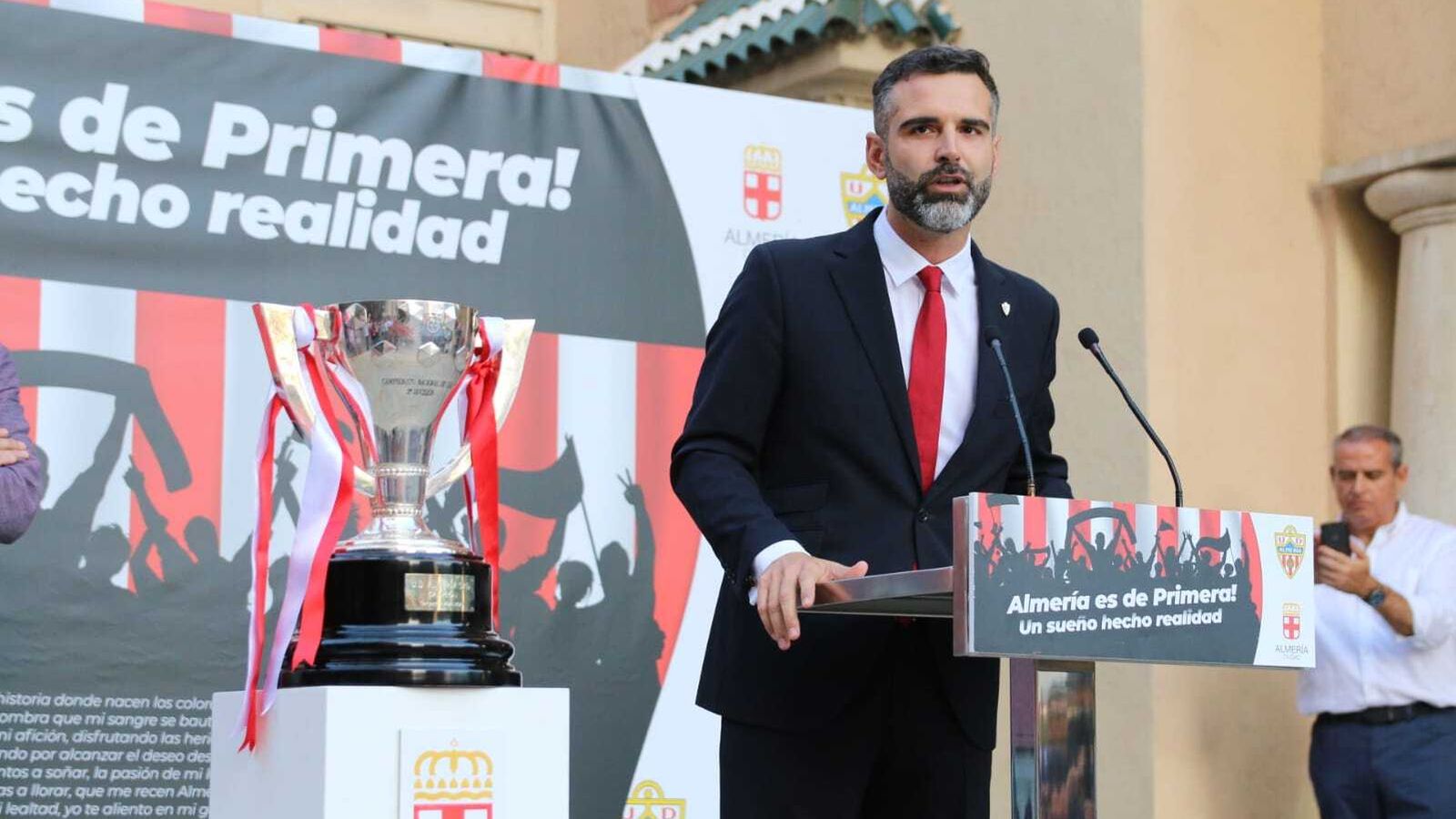 El alcalde, durante sus palabras.