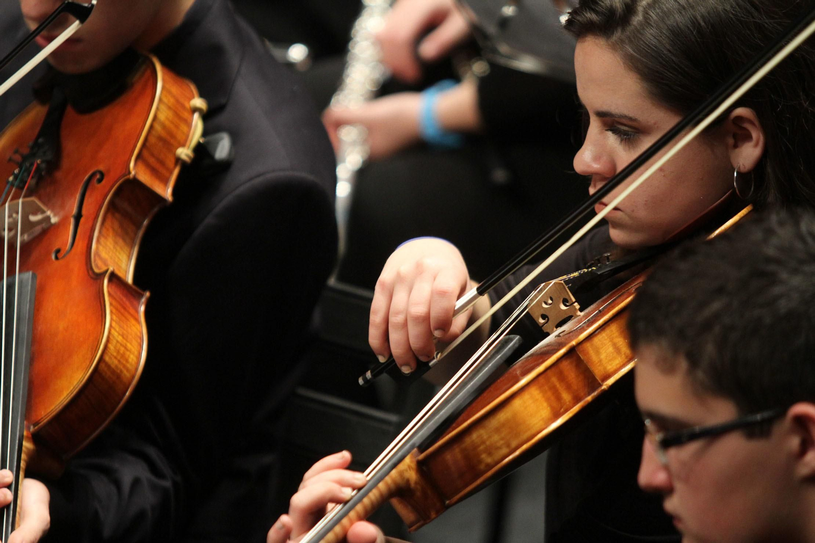 La Asociación de Industrias Químicas, Básicas y Energéticas de Huelva (Aiqbe) organiza un concierto que corre a cargo de la Orquesta Sinfónica del Conservatorio Profesional de Música de Huelva 'Javier Perianes'