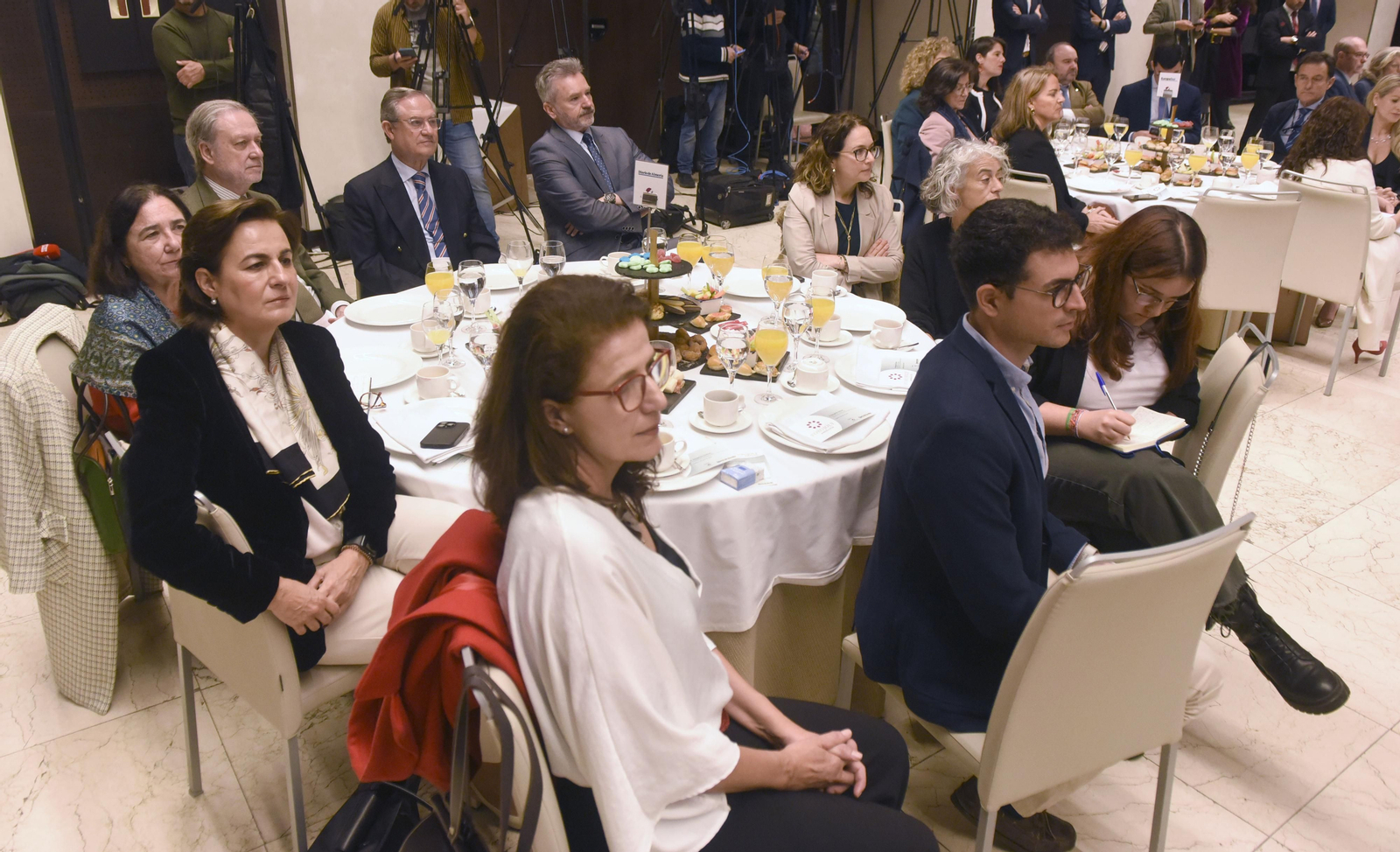 Mar Llera, Lorena García, Esther Cruces, Miguel Ángel de la Rosa, Juan Salido, José Francisco Domínguez, Cristina Amador, Nuria Canivell, María del Rosario Guzmán y Agustín Lara Romero