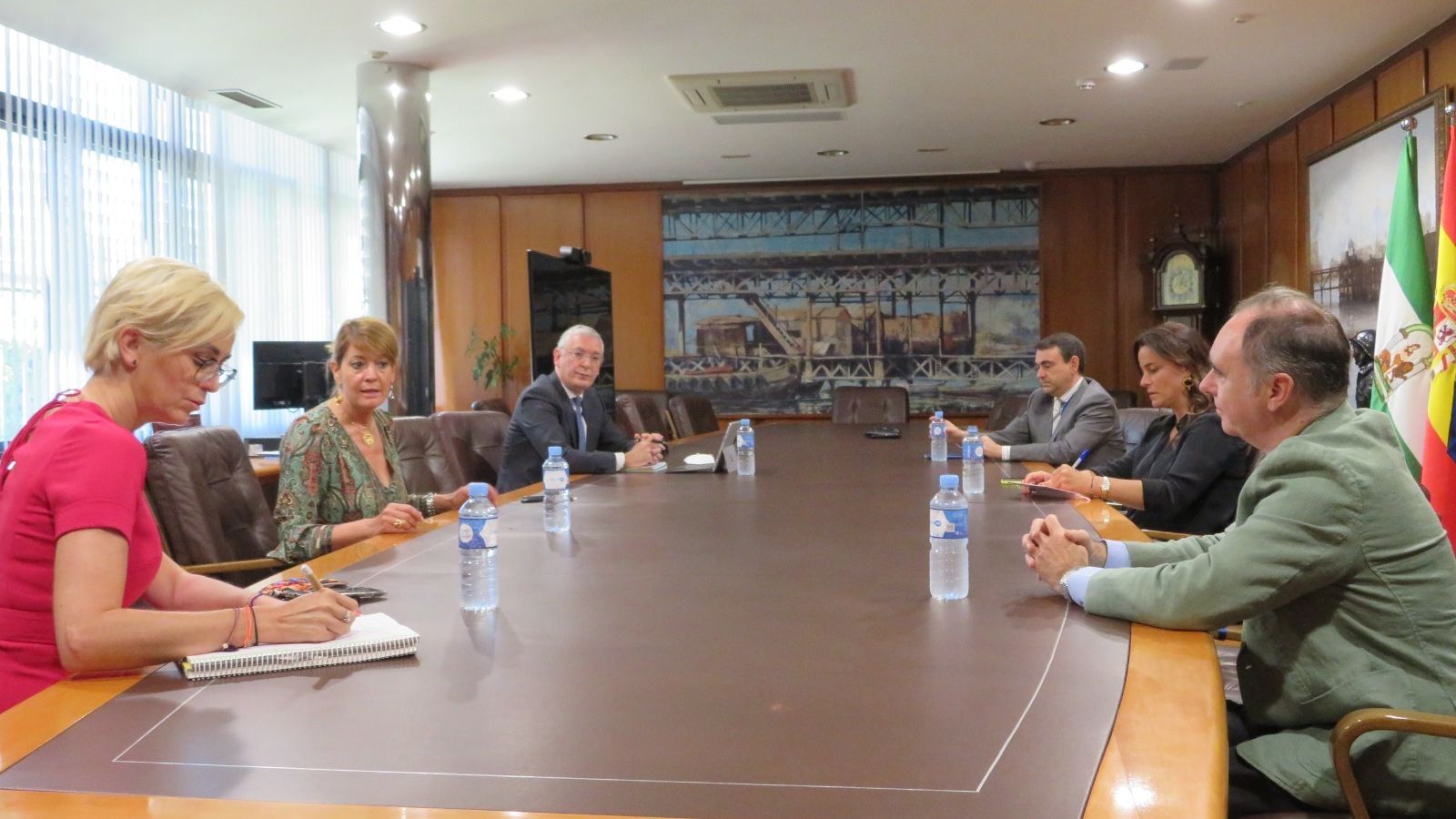 Reunión mantenida en la sede de la Autoridad Portuaria onubense.