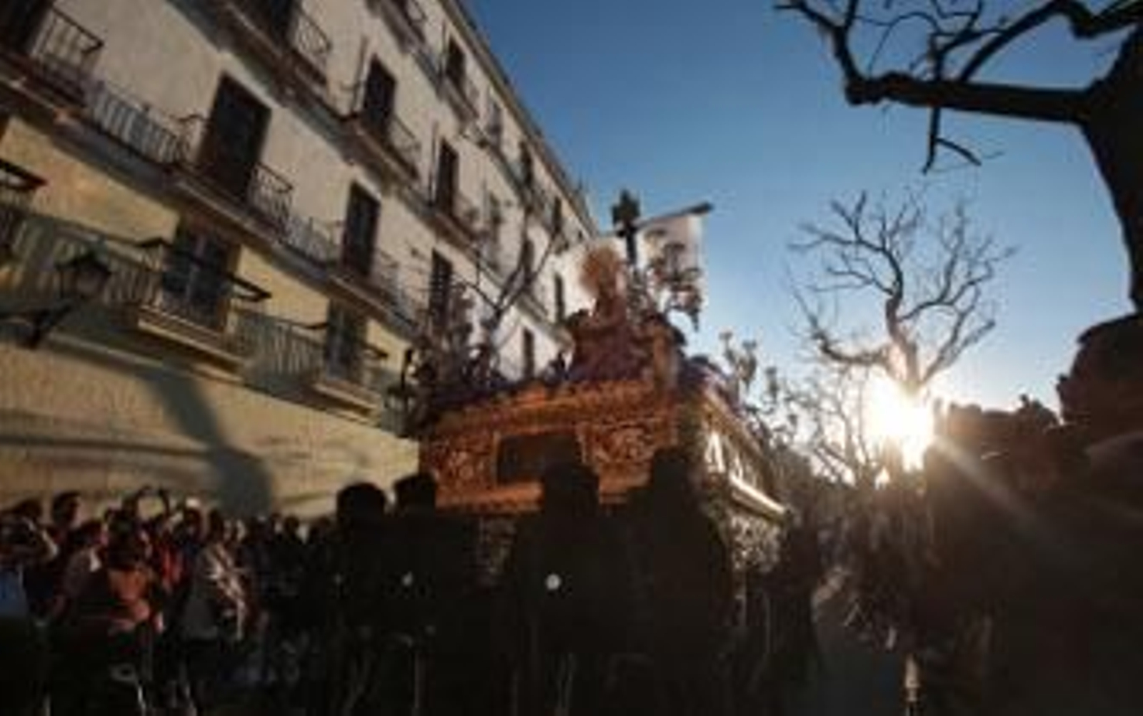 Cuatro cofradías,					 un solo recorrido