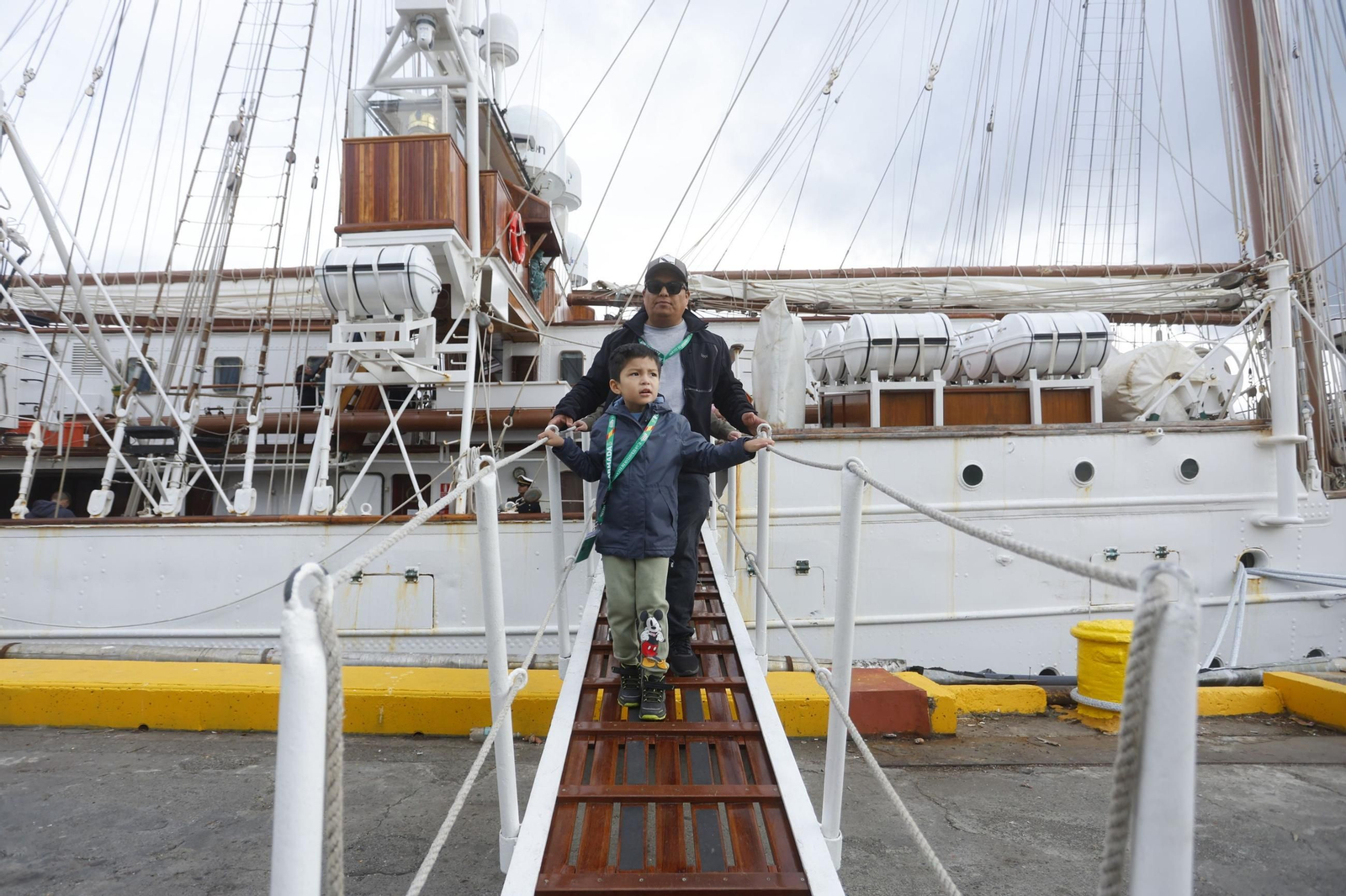 Las imágenes del 'Juan Sebastián de Elcano' en Punta Arenas (Chile)