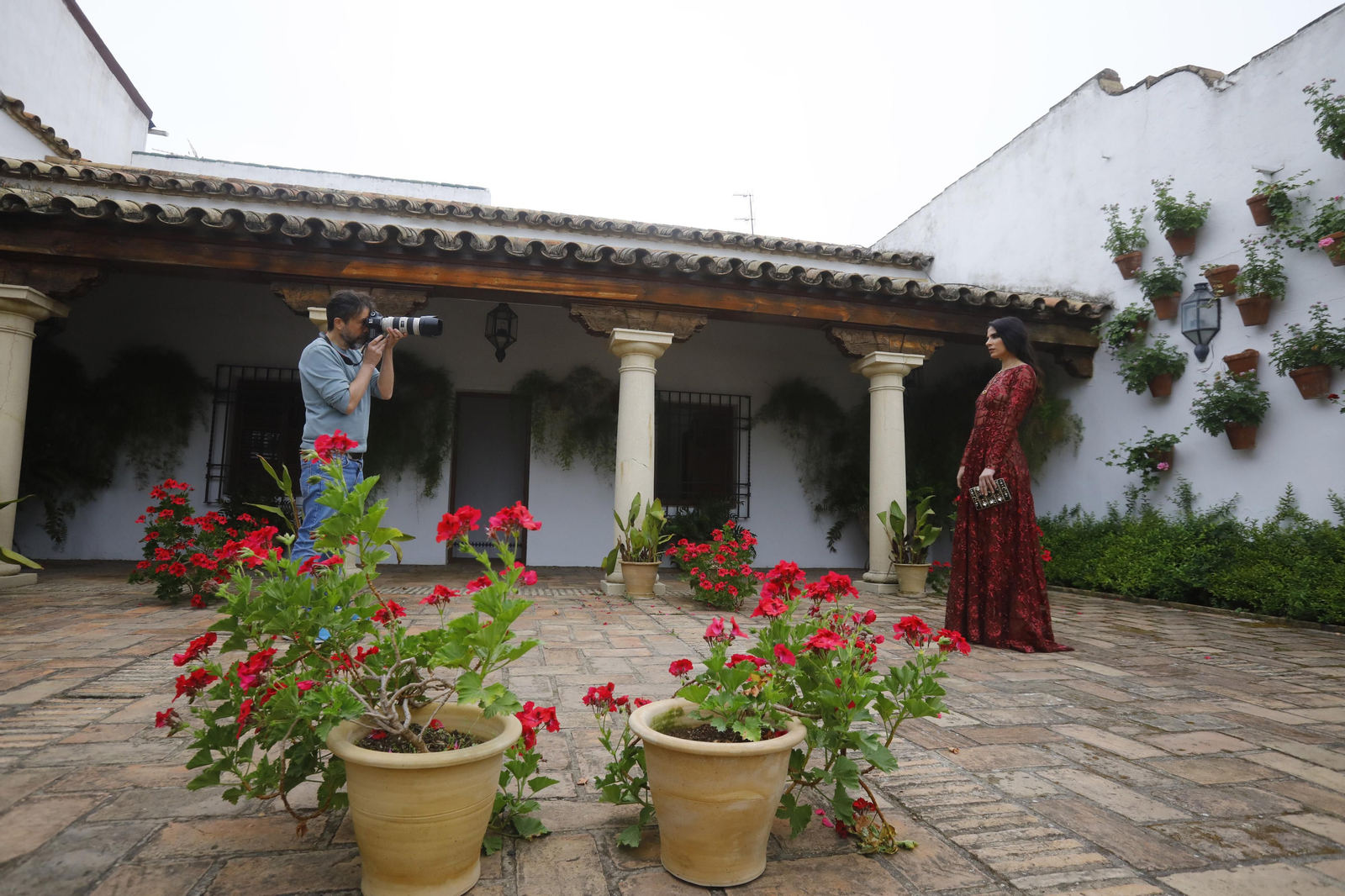Sesión artística de fotografía en el Palacio de Viana, en imágenes