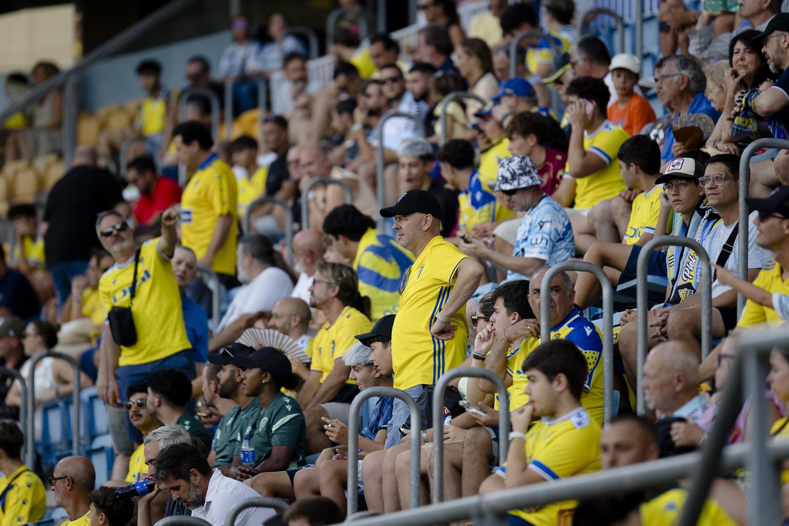 Búscate en las imágenes del primer partido del Cádiz CF- Mirandés