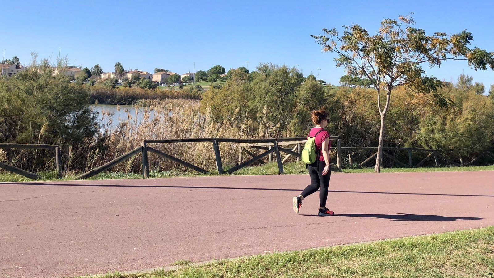 La laguna de Torrox es ideal para pasear o para prepararse una media maratón