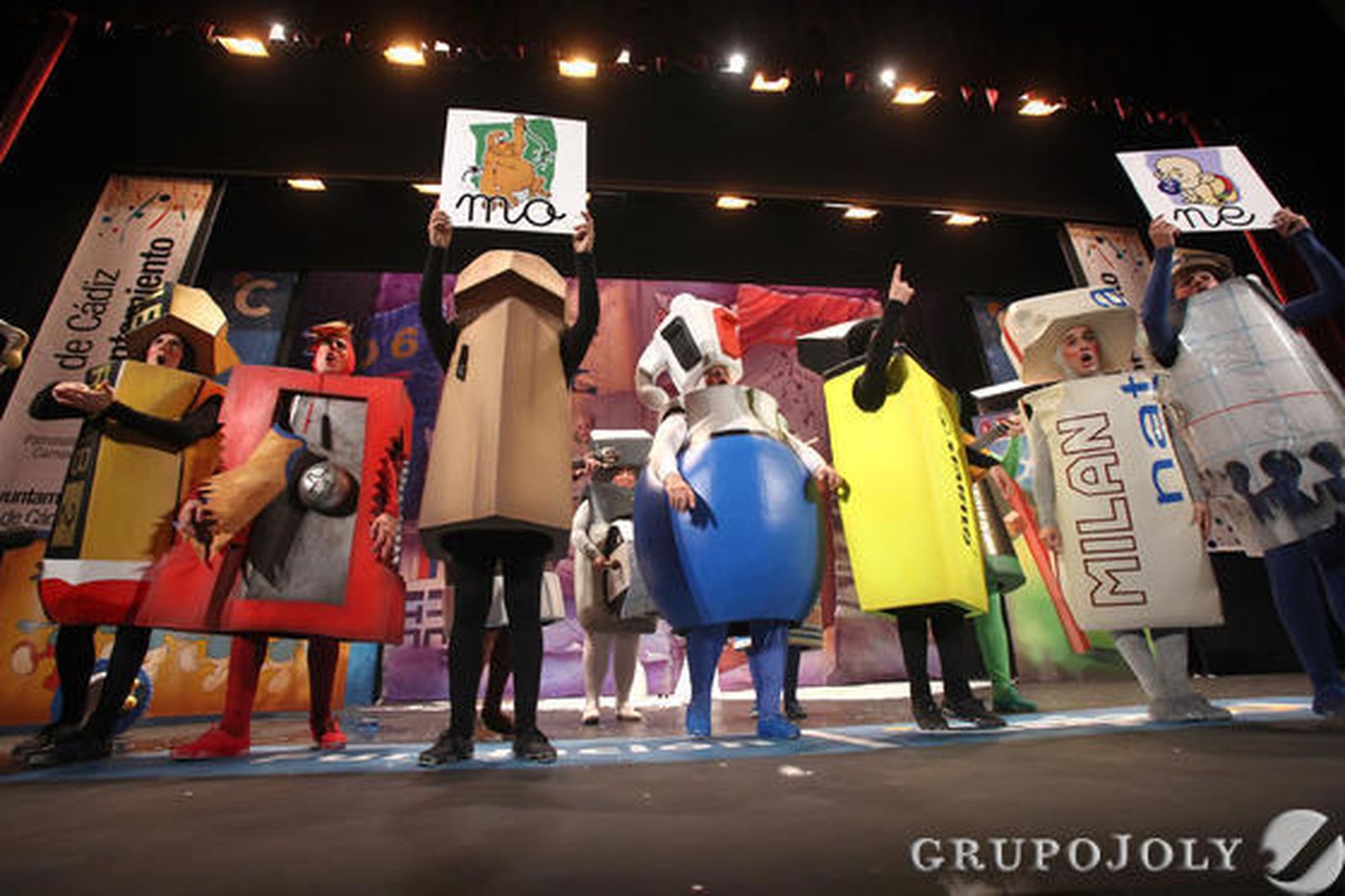 Chirigota 'Contigo aprendí'  Foto: Jesus Marin