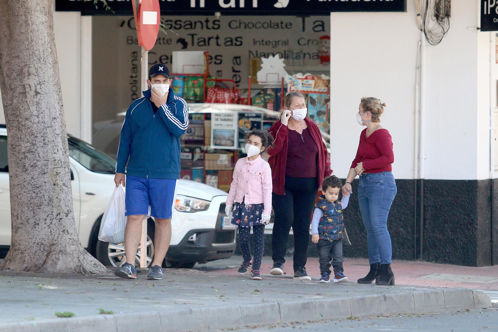 Fotogalería Los niños salen a la calle tras 43 días de confinamiento por coronavirus