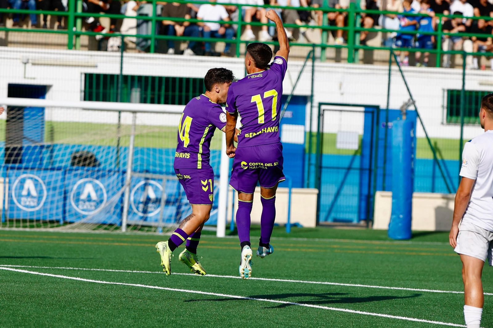Loren, Chupete, Izan Merino, mucha afición... El Atlético Malagueño, apoyado en Mijas