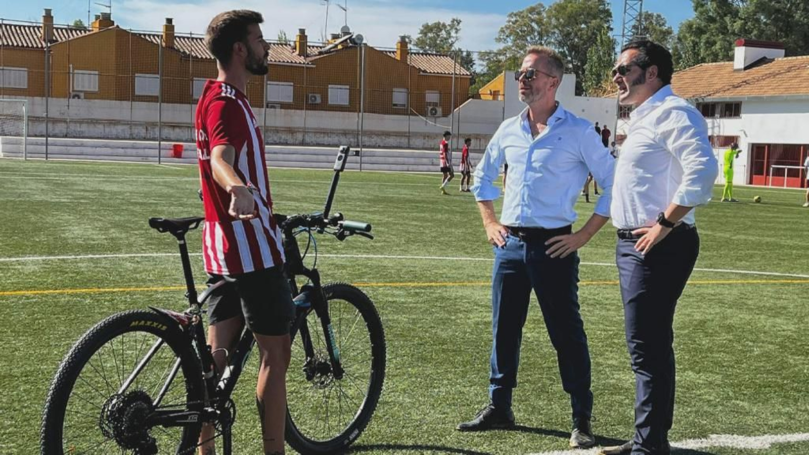 Los Compadres se encuentran con un jugador del Riotinto Balompié