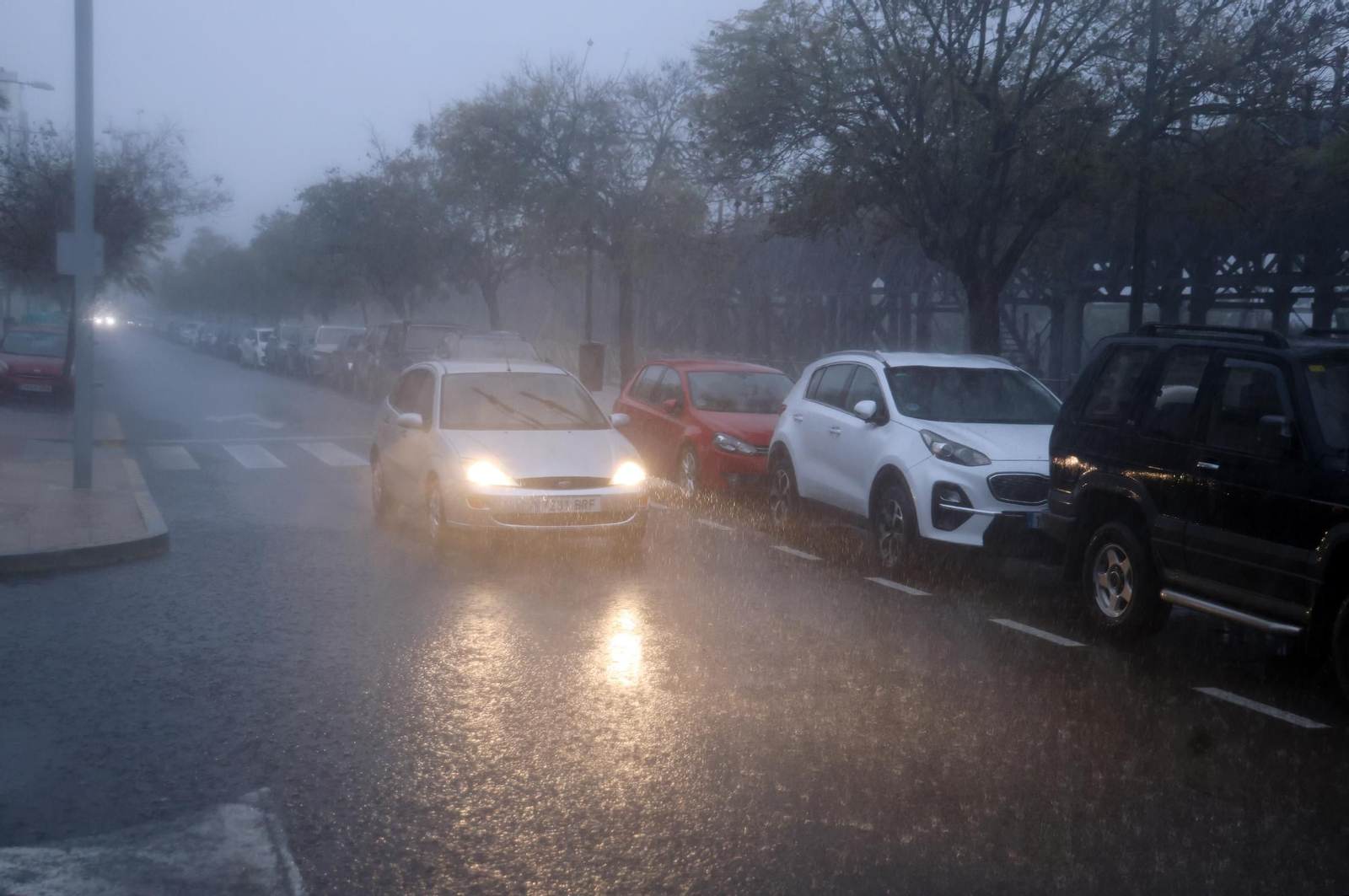 Imágenes del viernes 4 de abril en Huelva